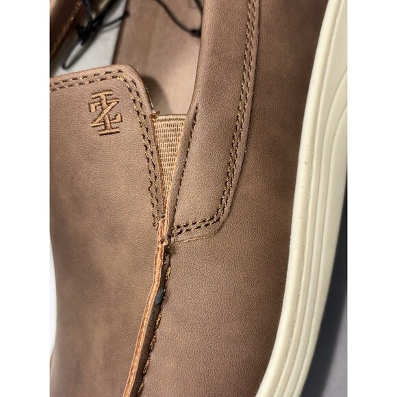 IZOD Seapoint Slip On Shoes Men’s 11 Tan Memory Foam Lightweight Loafer